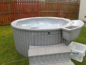 Antigua hot tub